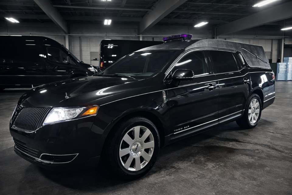 2014 Lincoln MK Town Car Coach Hearse 1766151120741