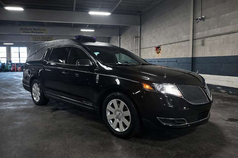 2014 Lincoln MK Town Car Coach Hearse 1766151120742
