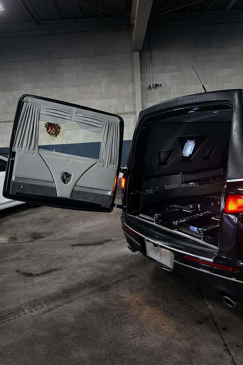 2014 Lincoln MK Town Car Coach Hearse 1766151140572