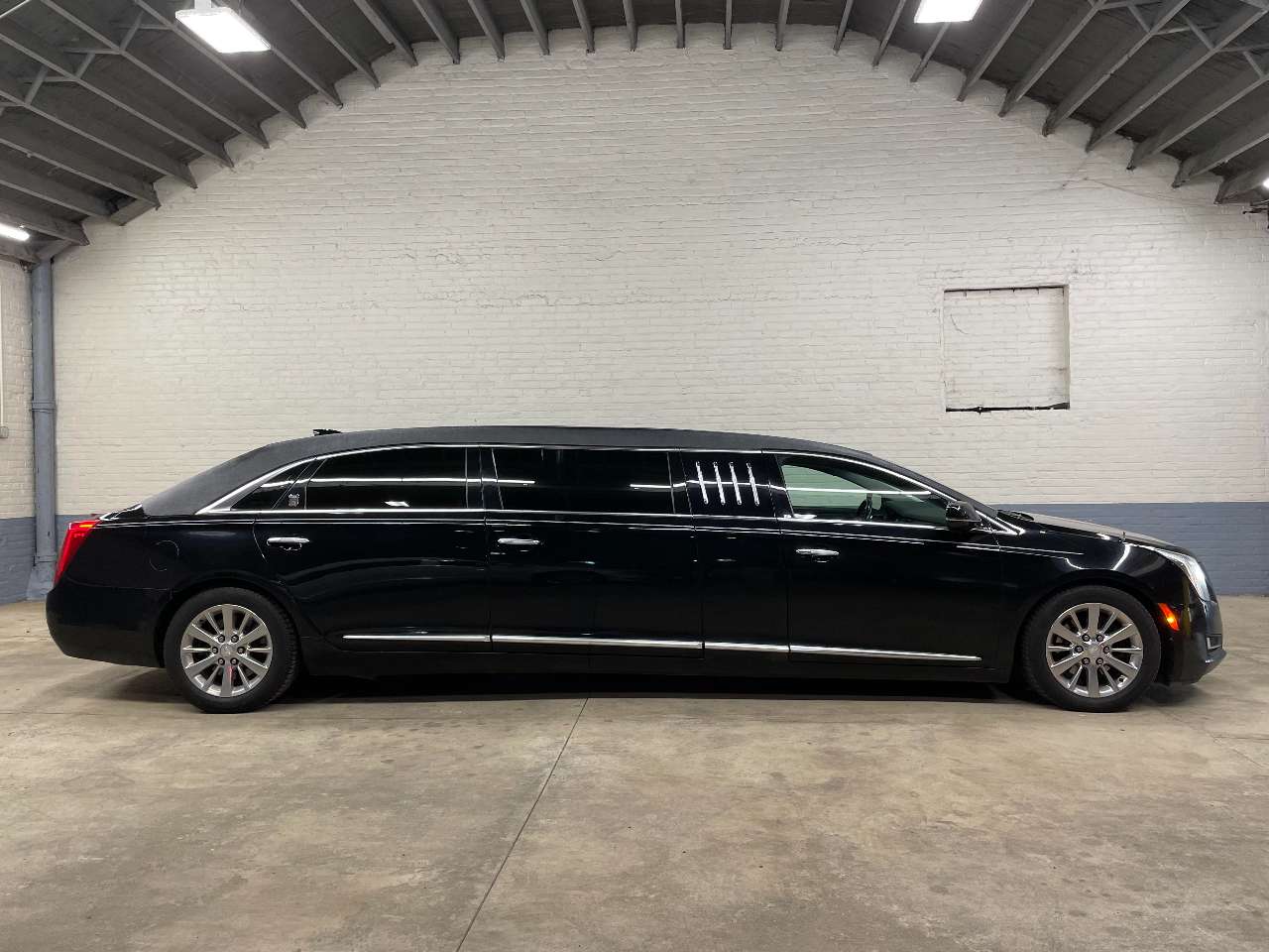2017 Cadillac Armbruster Stageway 70   Stretch Limousine 1698348961273