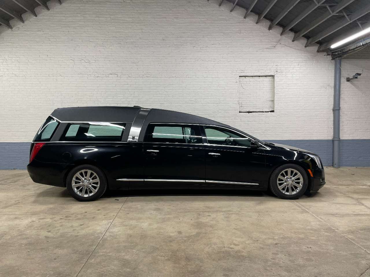 2017 Cadillac Armbruster Stageway Crown Regal Hearse