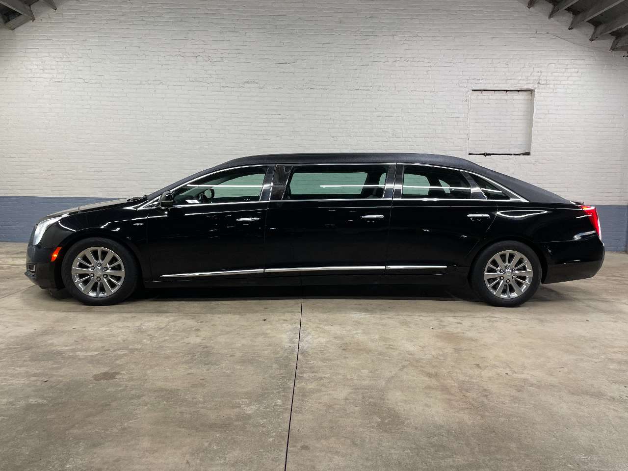 2017 Cadillac Eagle 48'' Six Door Limousine