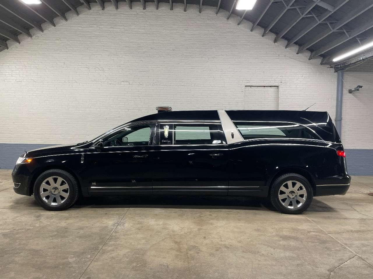 2017 Lincoln MK Grand Legacy Limited Hearse 1663948680248