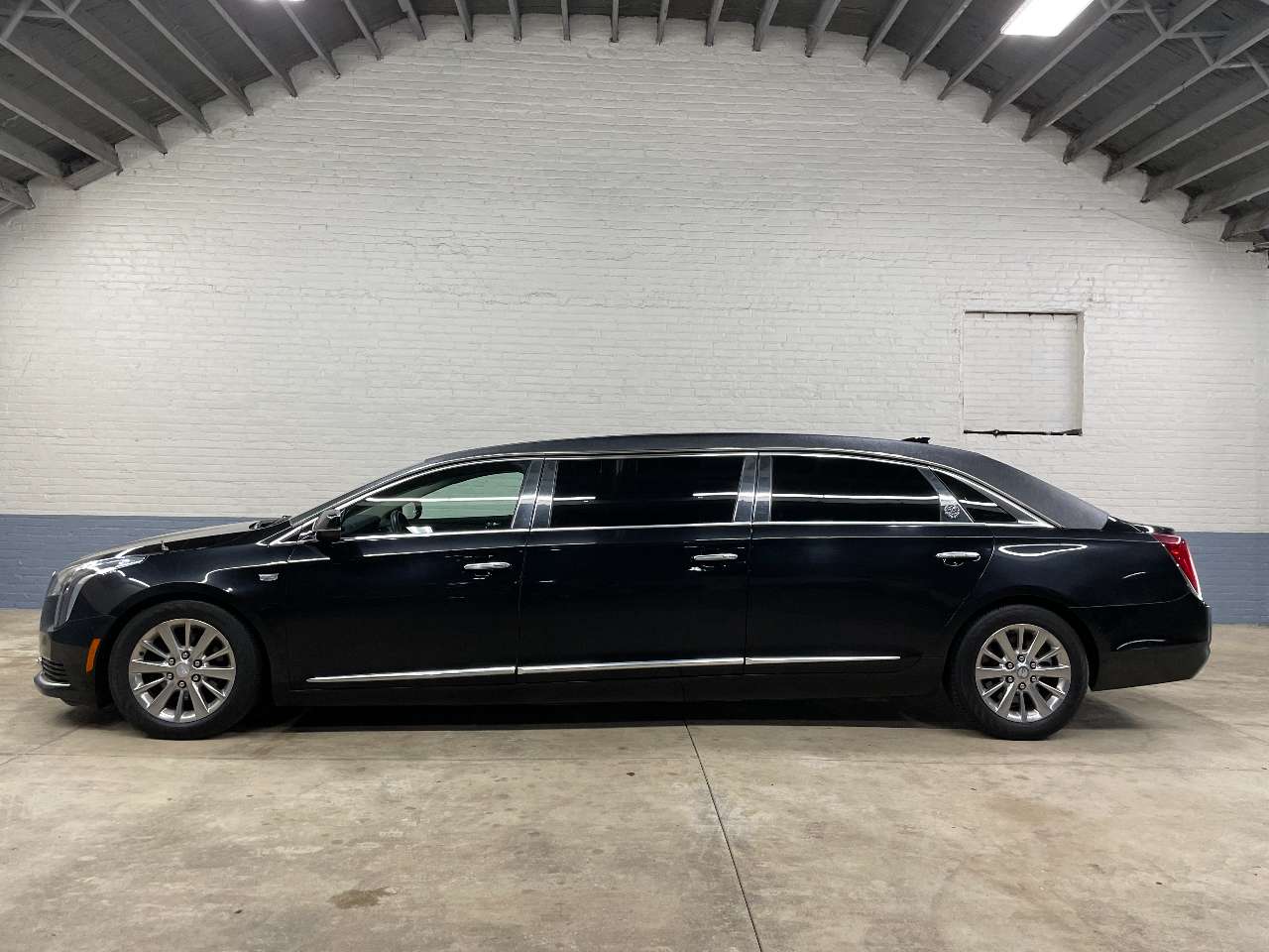 2018 Cadillac S S 52   6 Door Limousine 1661510537490
