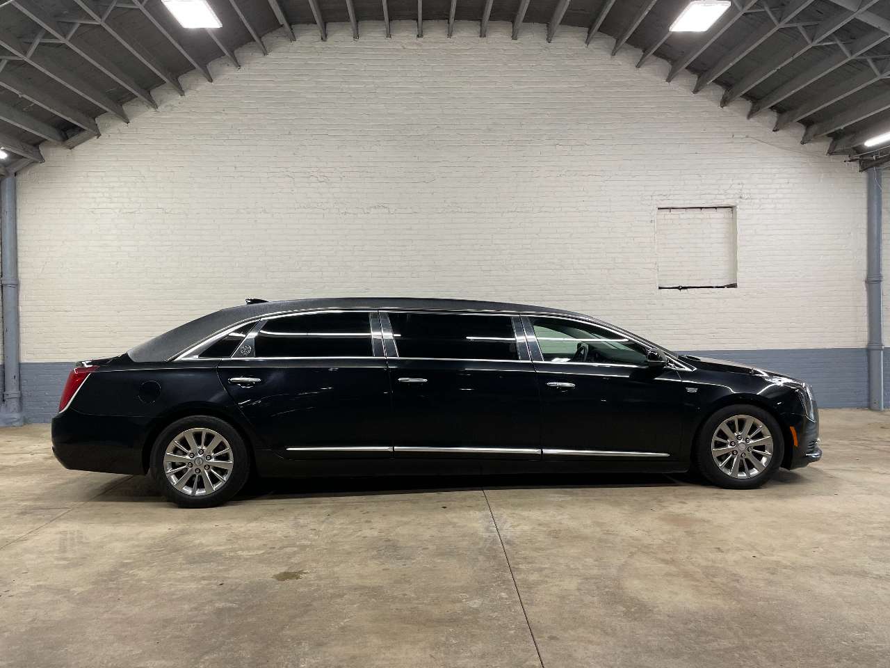 2018 Cadillac S S 52   6 Door Limousine 1661510537500