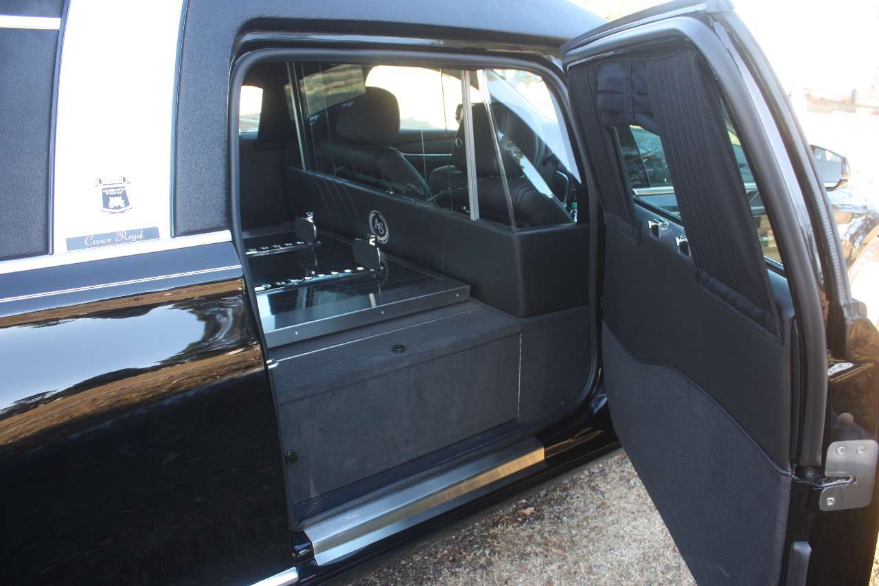 2019 Cadillac Armbruster Stageway Crown Regal Hearse 1701362841781