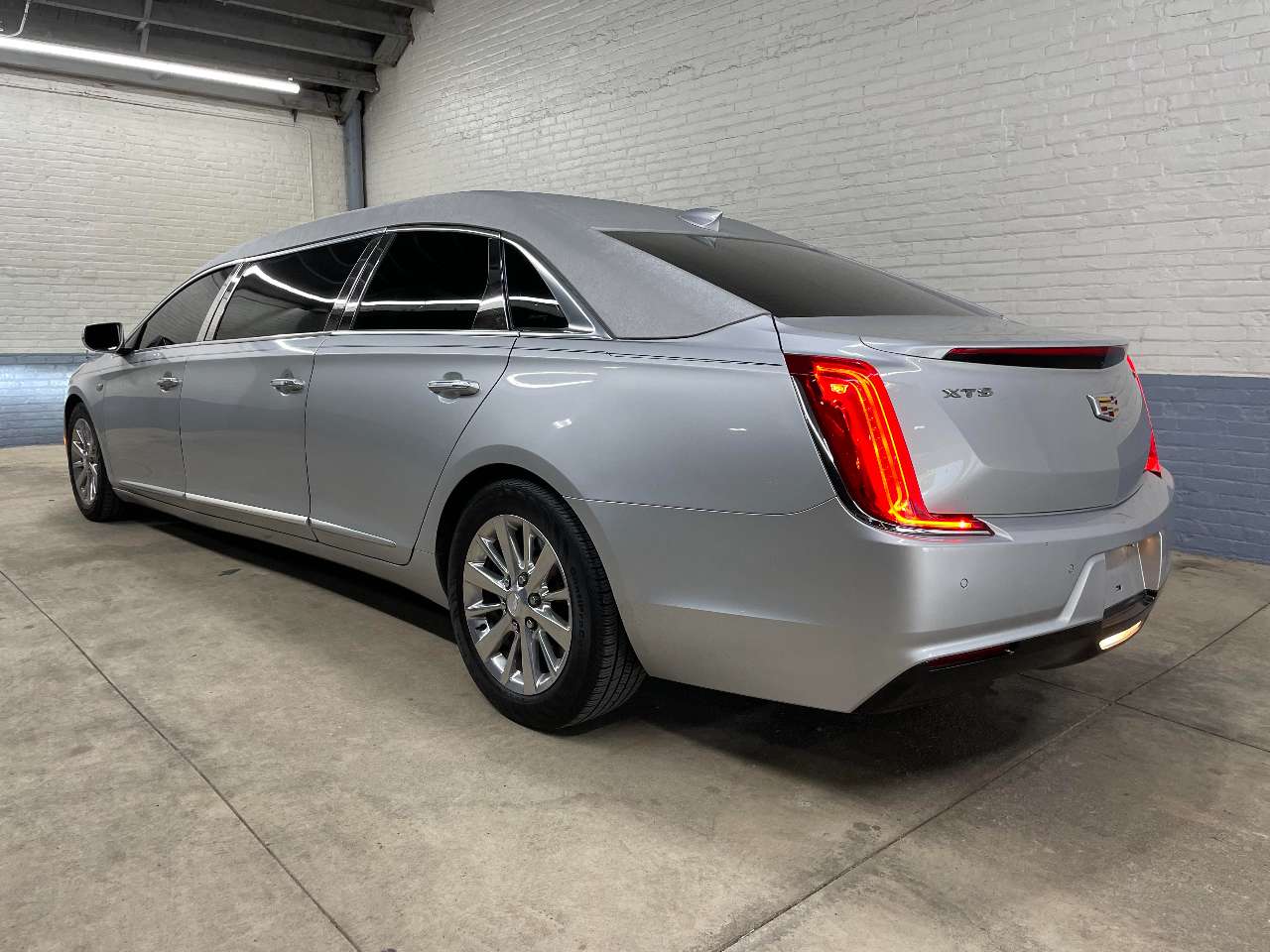 2019 Cadillac Platinum 6 Door Limousine 1690463662115