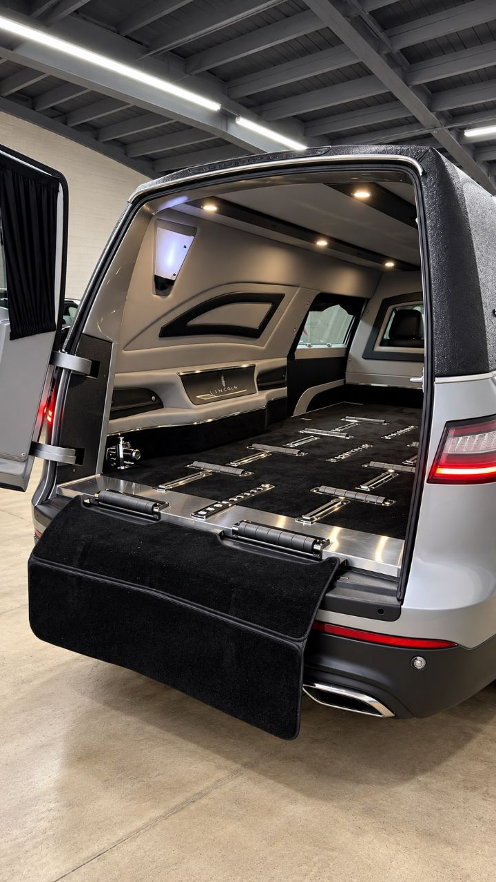 2021 Lincoln MK Legacy Hearse 1790428009200